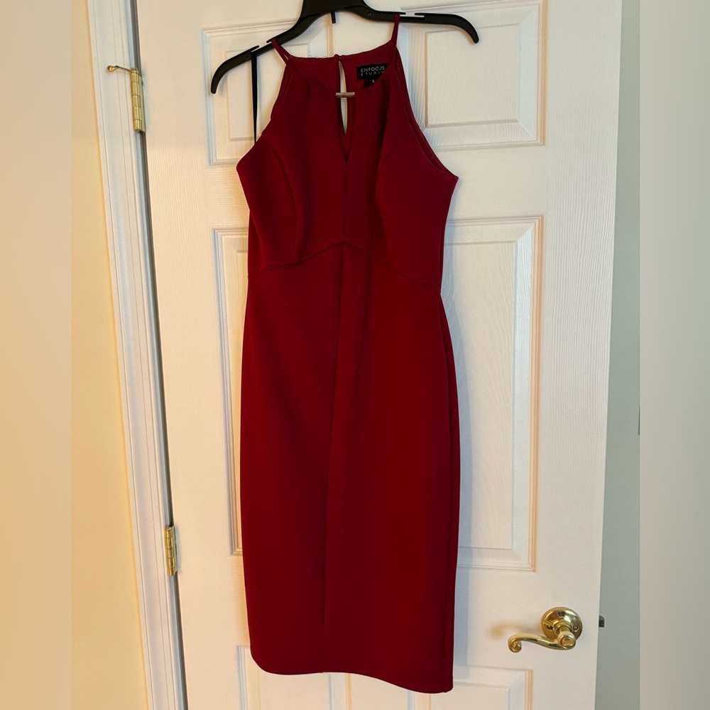 Gorgeous red, bodycon sleeveless Enfocus Studio dress!